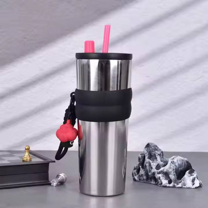 710Ml Stainless Steel Coffee Mug with straw.