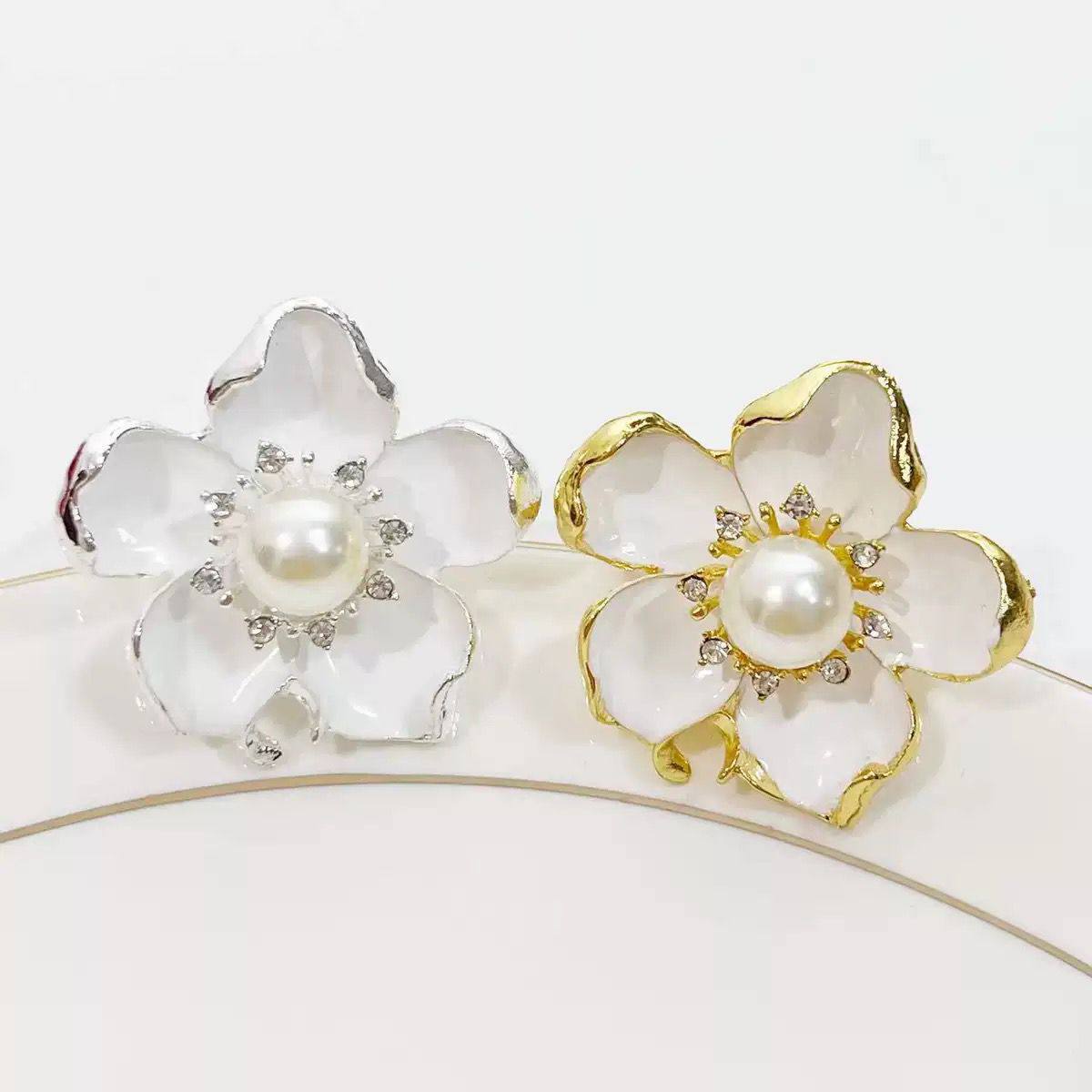 Luxurious Napkin rings
Available in 3 designs