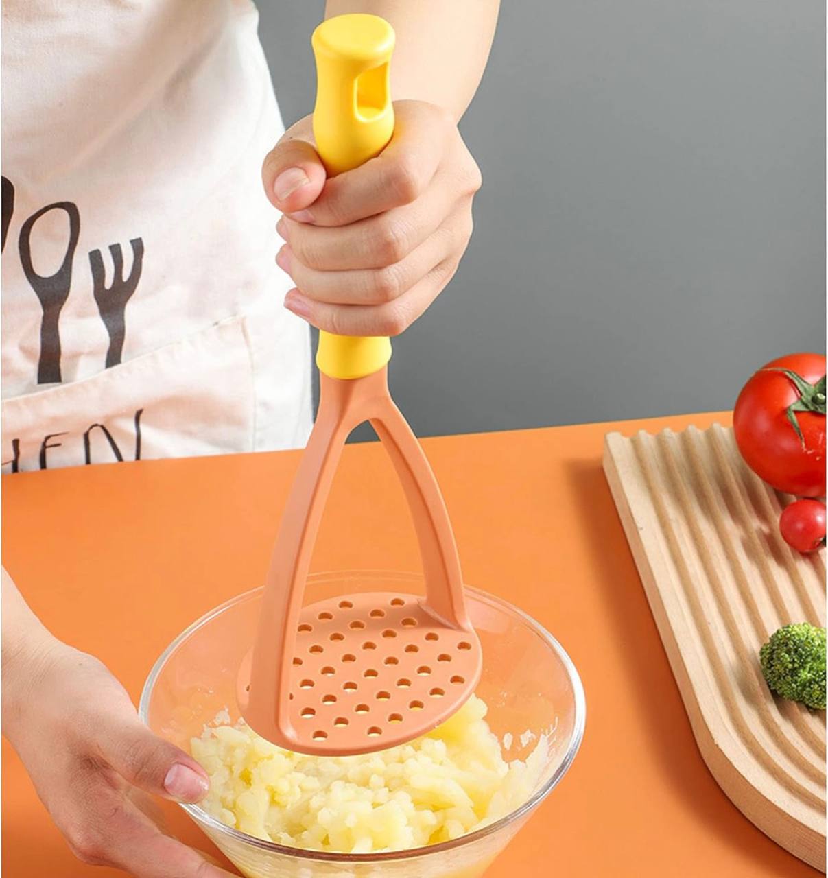 Potato Masher, OHOLA Plastic Mashed Potatoes Masher, Colorful Food Masher, Masher Kitchen Tool for Potato, Avocado, Bean, Guacamole, Fruit and Vegetable 11.2inch
 Random color